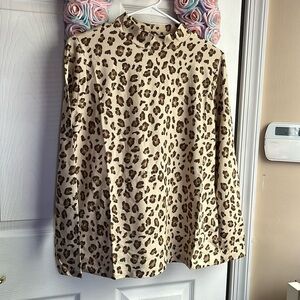 Issac Mizrahi cream leopard mock neck long sleeve top